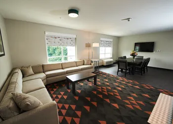 Holiday Inn & Suites Philadelphia W - Drexel Hill by IHG hotel thumbnail 5