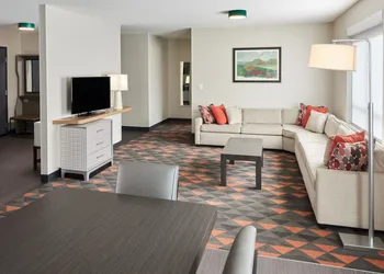 Holiday Inn & Suites Philadelphia W - Drexel Hill by IHG hotel thumbnail 7