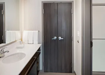 Homewood Suites by Hilton Ronkonkoma hotel thumbnail 3