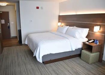 Holiday Inn Express & Suites Boston South - Randolph by IHG hotel thumbnail 2