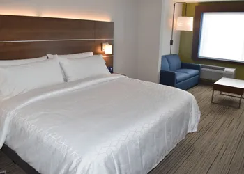 Holiday Inn Express & Suites Boston South - Randolph by IHG hotel thumbnail 3