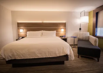 Holiday Inn Express & Suites Boston South - Randolph by IHG hotel thumbnail 8