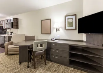 Candlewood Suites Davenport by IHG hotel thumbnail 2
