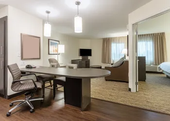 Candlewood Suites Davenport by IHG hotel thumbnail 3