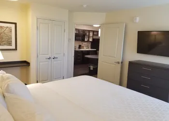 Candlewood Suites Davenport by IHG hotel thumbnail 7