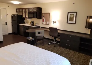 Candlewood Suites Davenport by IHG hotel thumbnail 8