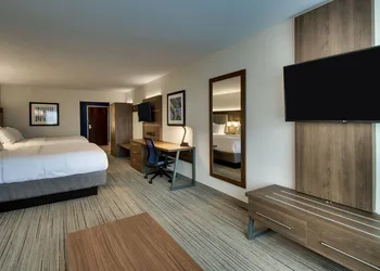 Holiday Inn Express & Suites Mt Sterling North by IHG hotel thumbnail 3