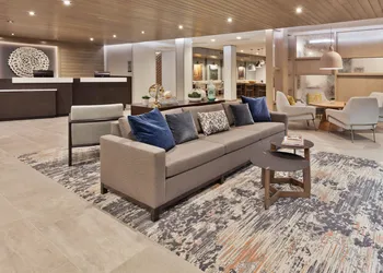 Fairfield Inn & Suites by Marriott Birmingham Colonnade hotel thumbnail 2