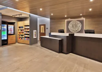 Fairfield Inn & Suites by Marriott Birmingham Colonnade hotel thumbnail 3