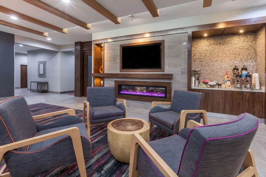 La Quinta Inn & Suites by Wyndham Houston East at Sheldon Rd hotel detail image 2
