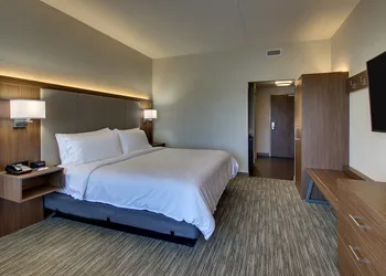 Holiday Inn Express & Suites Findlay North by IHG hotel thumbnail 2