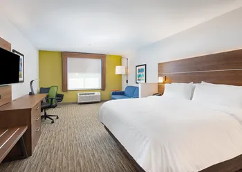 Holiday Inn Express & Suites La Grange by IHG hotel thumbnail 8