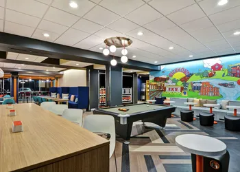 Tru by Hilton Richmond hotel thumbnail 2