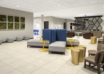 GLō Best Western Nashville Airport hotel thumbnail 2