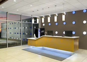 GLō Best Western Nashville Airport hotel thumbnail 4