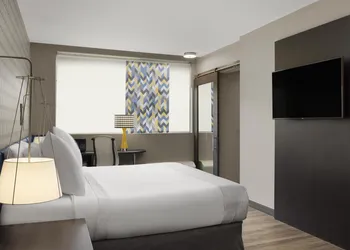 GLō Best Western Nashville Airport hotel thumbnail 8