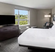 Holiday Inn Boston Logan Airport - Chelsea by IHG hotel detail image 4