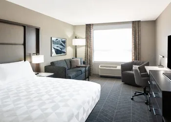 Holiday Inn Boston Logan Airport - Chelsea by IHG hotel thumbnail 6