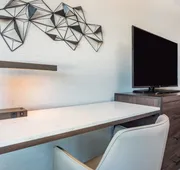 Holiday Inn Boston Logan Airport - Chelsea by IHG hotel detail image 7