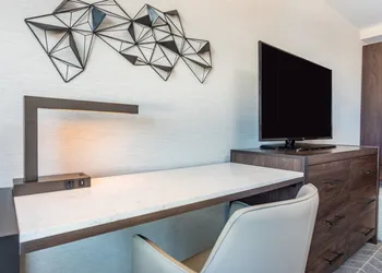 Holiday Inn Boston Logan Airport - Chelsea by IHG hotel thumbnail 7