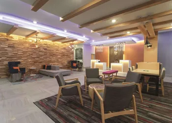 La Quinta Inn & Suites by Wyndham South Jordan hotel thumbnail 3