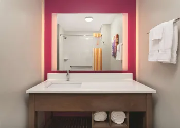 La Quinta Inn & Suites by Wyndham South Jordan hotel thumbnail 5