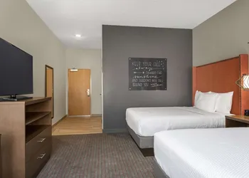 La Quinta Inn & Suites by Wyndham South Jordan hotel thumbnail 6