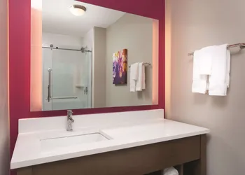 La Quinta Inn & Suites by Wyndham South Jordan hotel thumbnail 7