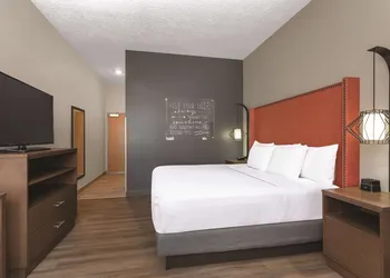 La Quinta Inn & Suites by Wyndham South Jordan hotel thumbnail 8