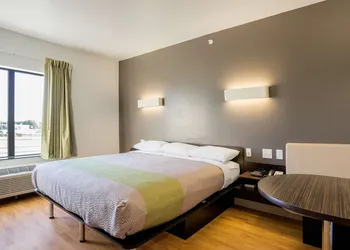 Studio 6 Buda, TX hotel thumbnail 6