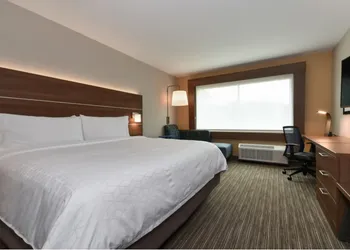 Holiday Inn Express & Suites Charlotte - Ballantyne by IHG hotel thumbnail 5