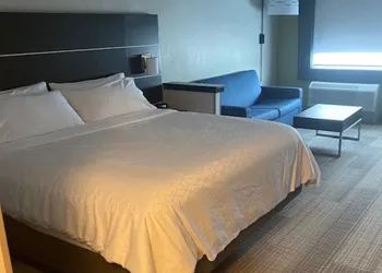 Holiday Inn Express & Suites Warrensburg North by IHG hotel thumbnail 4