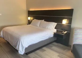 Holiday Inn Express & Suites Warrensburg North by IHG hotel thumbnail 7