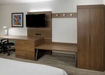 Holiday Inn Express & Suites San Jose Airport by IHG hotel thumbnail 8