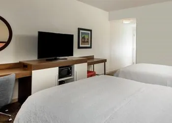 Hampton Inn Baltimore Bayview Campus hotel thumbnail 5