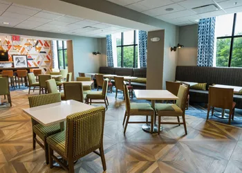 Hampton Inn Cumberland hotel thumbnail 3