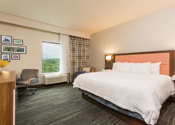 Hampton Inn Cumberland hotel thumbnail 5