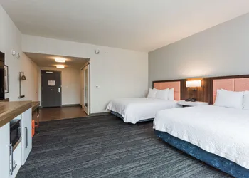 Hampton Inn Cumberland hotel thumbnail 6