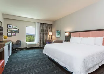 Hampton Inn Cumberland hotel thumbnail 7