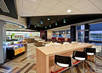 Tru by Hilton Fort Wayne, IN hotel thumbnail 6