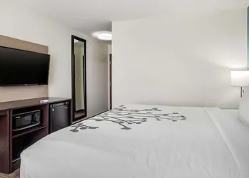 Sleep Inn & Suites Houston West Chase - Little Saigon hotel thumbnail 5