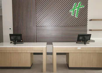 Holiday Inn Hotel & Suites Fayetteville W-Fort Bragg Area by IHG hotel thumbnail 2