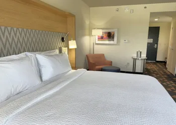 Holiday Inn Hotel & Suites Fayetteville W-Fort Bragg Area by IHG hotel thumbnail 6