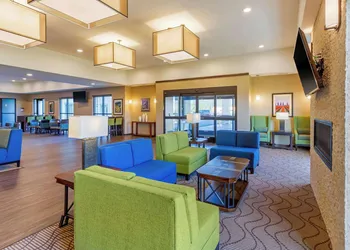 Comfort Suites Burlington near I-5 hotel thumbnail 3