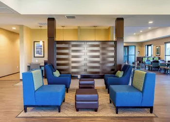 Comfort Suites Burlington near I-5 hotel thumbnail 4