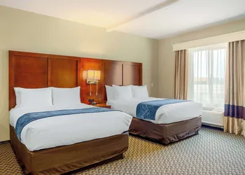 Comfort Suites Burlington near I-5 hotel thumbnail 6