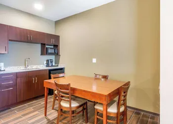 Comfort Suites Burlington near I-5 hotel thumbnail 8