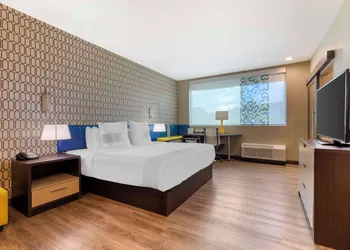 GLō Best Western Dallas South DeSoto hotel thumbnail 6