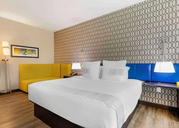 GLō Best Western Dallas South DeSoto hotel thumbnail 7
