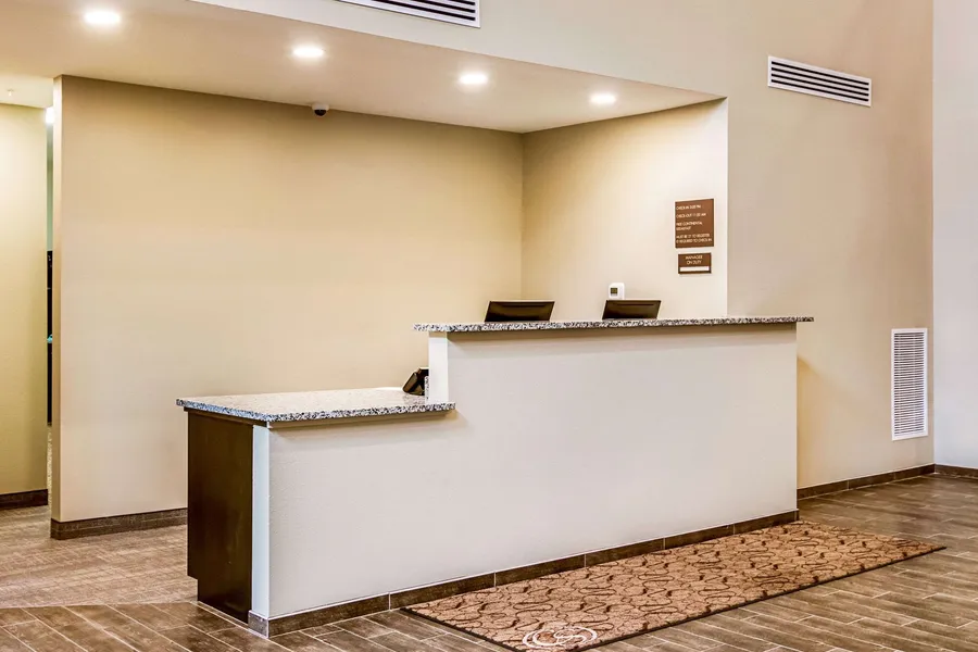 Comfort Suites Wooster near University Campus hotel detail image 2